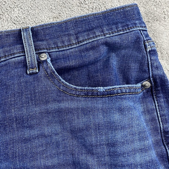 Levis Classic Bermuda Jean Shorts Womens 24W Blue Cuffed‎ Denim - Picture 8 of 16